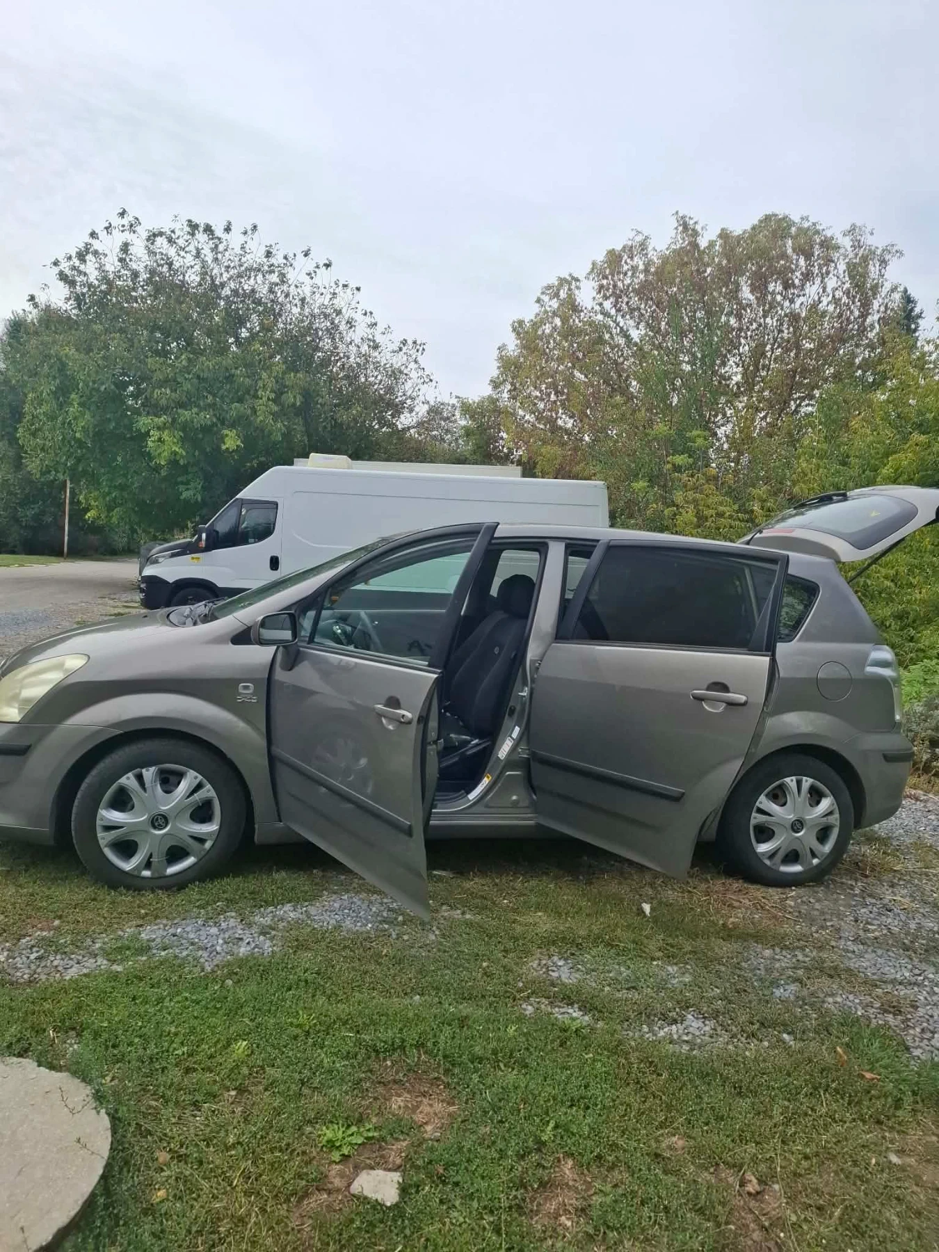 Toyota Corolla verso, снимка 4 - Автомобили и джипове - 56605083