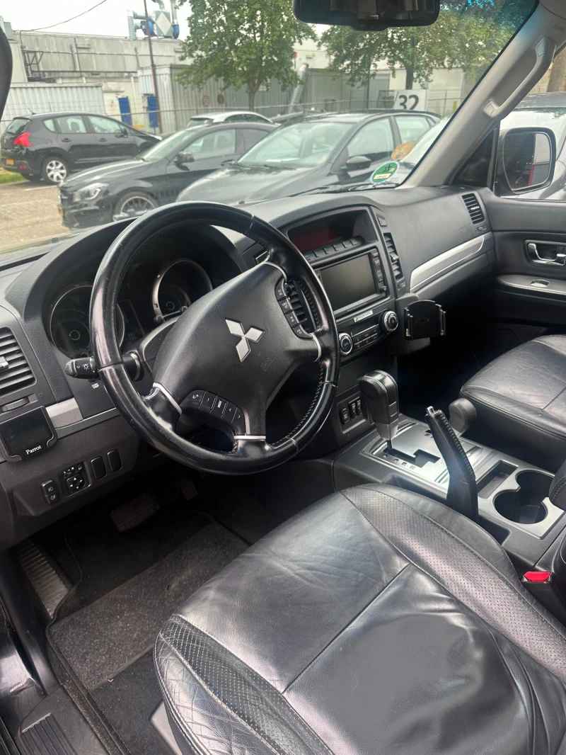 Mitsubishi Pajero 3.2 DI-D Instyle Airco Cruise, Navi , снимка 4 - Автомобили и джипове - 47743121