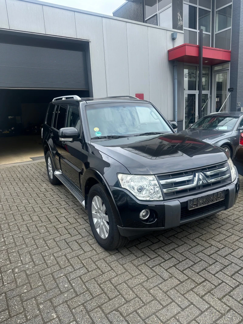 Mitsubishi Pajero 3.2 DI-D Instyle Airco Cruise, Navi , снимка 10 - Автомобили и джипове - 47743121