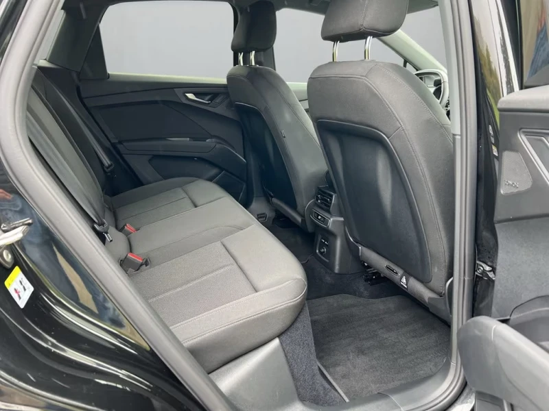 Audi Q4 35 e-TRON/S-LINE/MATRIX/CAM/NAVI/157D, снимка 7 - Автомобили и джипове - 52119402