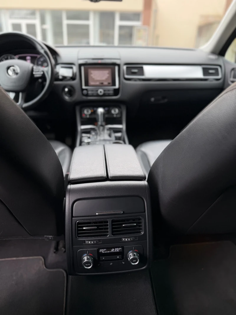 VW Touareg 128000 РЕАЛНИ КИЛОМЕТРИ!!!, снимка 11 - Автомобили и джипове - 53513797