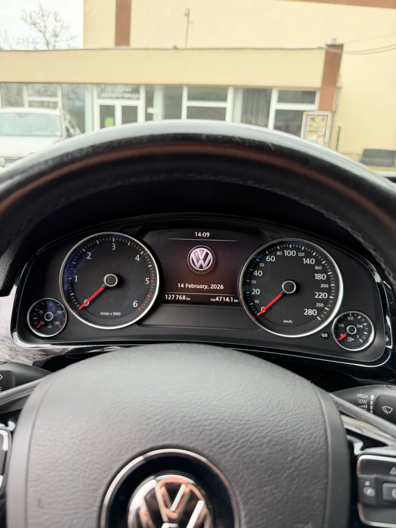 VW Touareg 128000 РЕАЛНИ КИЛОМЕТРИ!!!, снимка 14 - Автомобили и джипове - 53513797