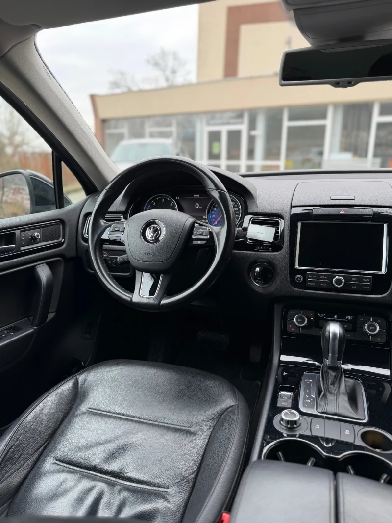 VW Touareg 128000 РЕАЛНИ КИЛОМЕТРИ!!!, снимка 9 - Автомобили и джипове - 53513797