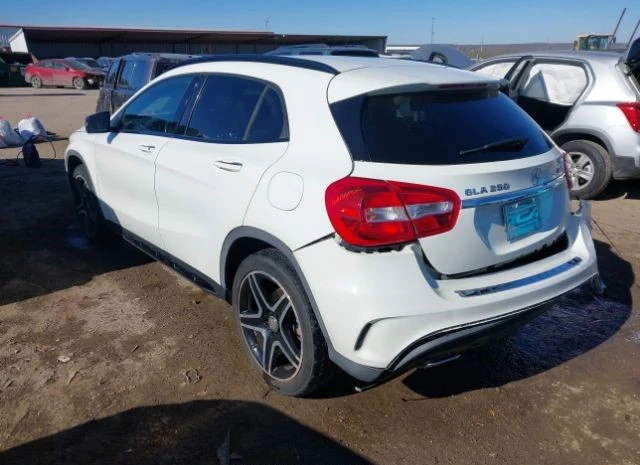 Mercedes-Benz GLA 250 4MATIC* AMG* Harman/Kardon* Keyless* Подгрев* Пано, снимка 4 - Автомобили и джипове - 49371367