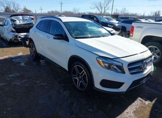 Mercedes-Benz GLA 250 4MATIC* AMG* Harman/Kardon* Keyless* Подгрев* Пано, снимка 2 - Автомобили и джипове - 49371367