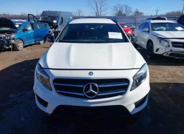 Mercedes-Benz GLA 250 4MATIC* AMG* Harman/Kardon* Keyless* Подгрев* Пано, снимка 1 - Автомобили и джипове - 49371367