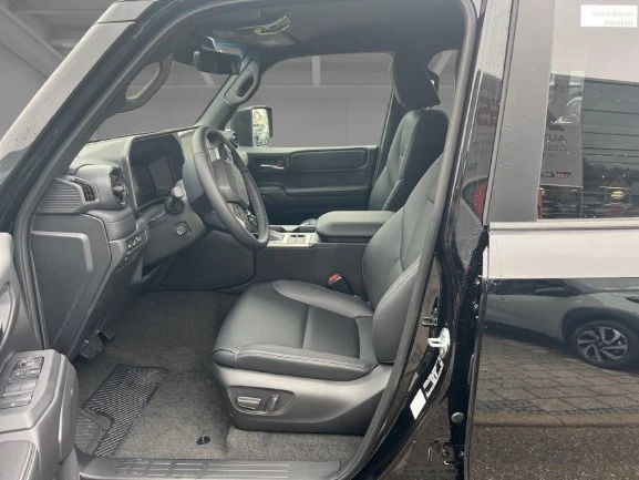 Toyota Land cruiser 2.8 D-4D = NEW = Executive Гаранция, снимка 5 - Автомобили и джипове - 53562822