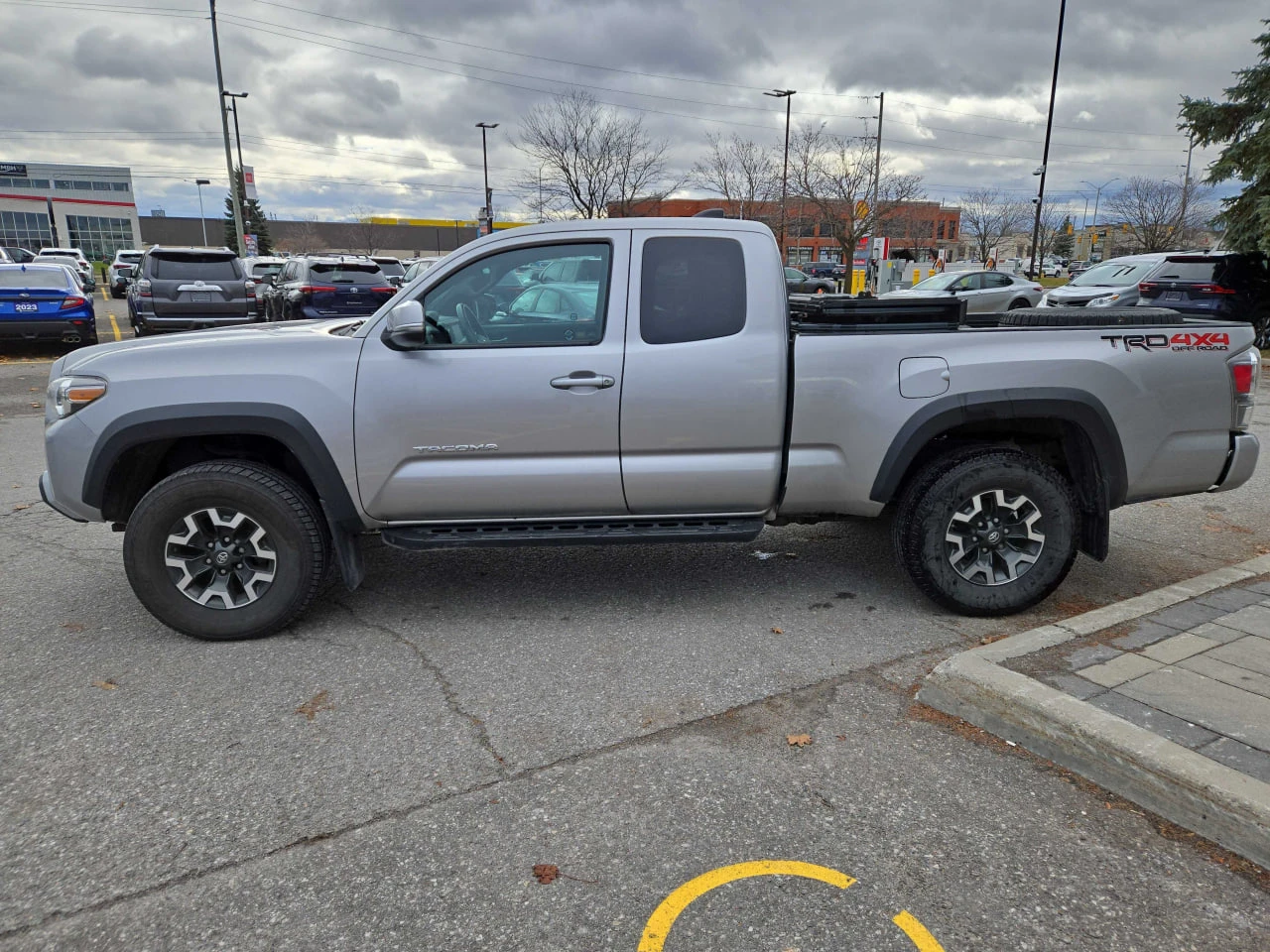 Toyota Tacoma CARFAX* АВТОФИНАНСИРАНЕ* БЕЗ ПЪРВОНАЧАЛНА ВНОСКА*  - изображение 2