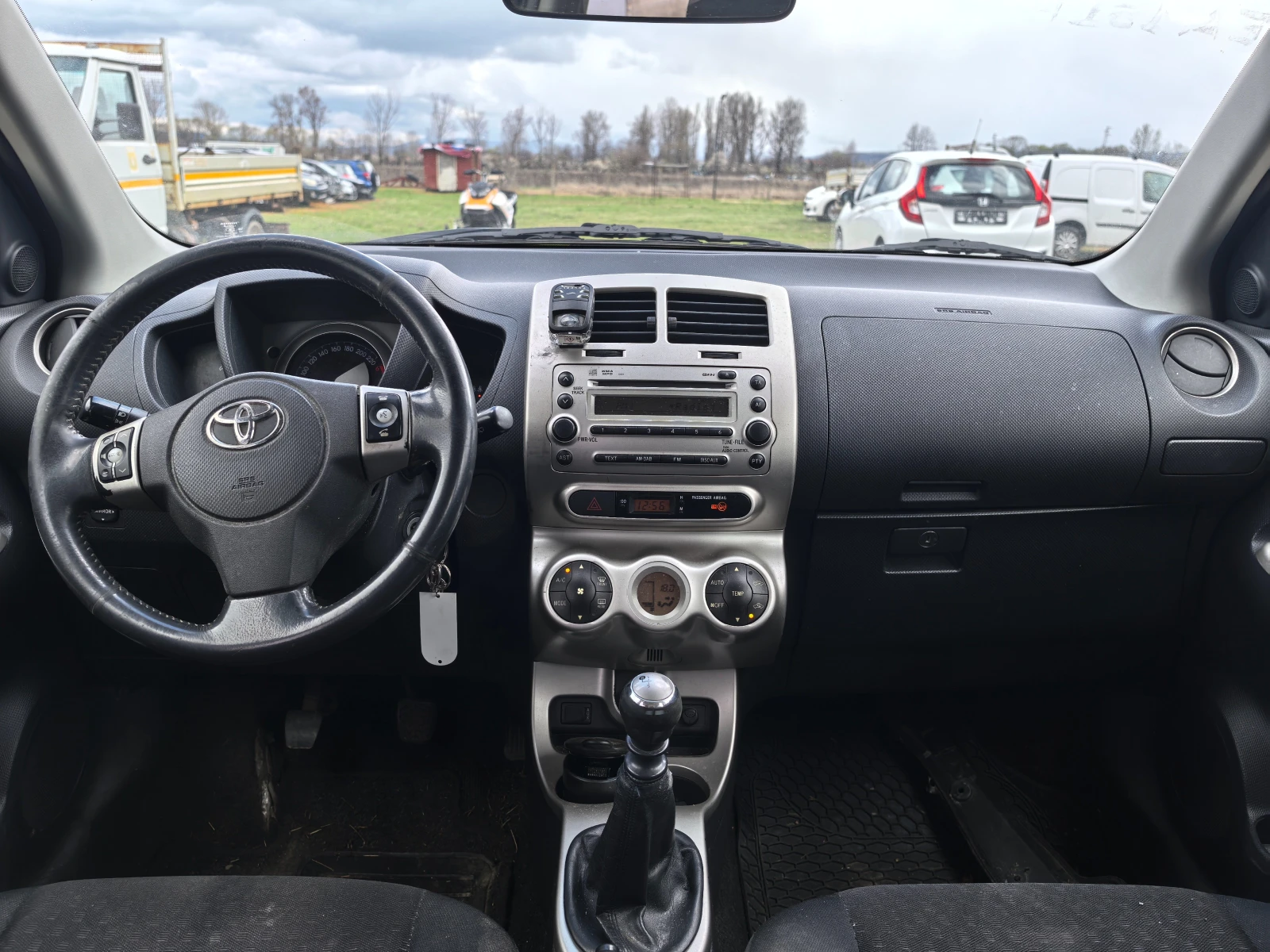 Toyota Urban Cruiser 1.4 D4D 4x4, снимка 6 - Автомобили и джипове - 54006066