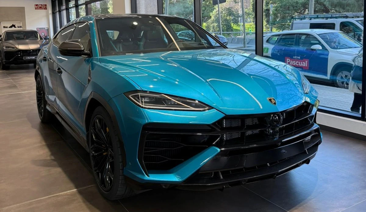 Lamborghini Urus SE* BLU URANUS* CARBON* B&O, снимка 2 - Автомобили и джипове - 54067178