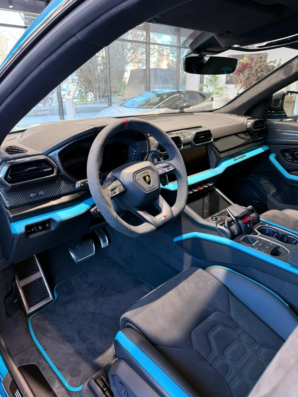 Lamborghini Urus SE* BLU URANUS* CARBON* B&O, снимка 6 - Автомобили и джипове - 54067178
