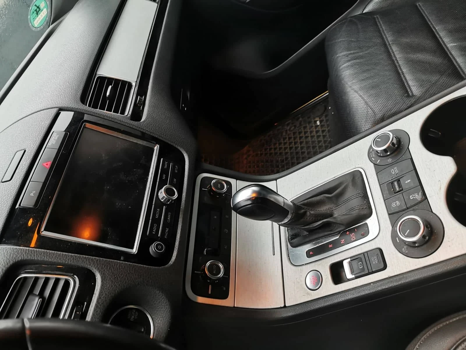 VW Touareg, снимка 8 - Автомобили и джипове - 54068870