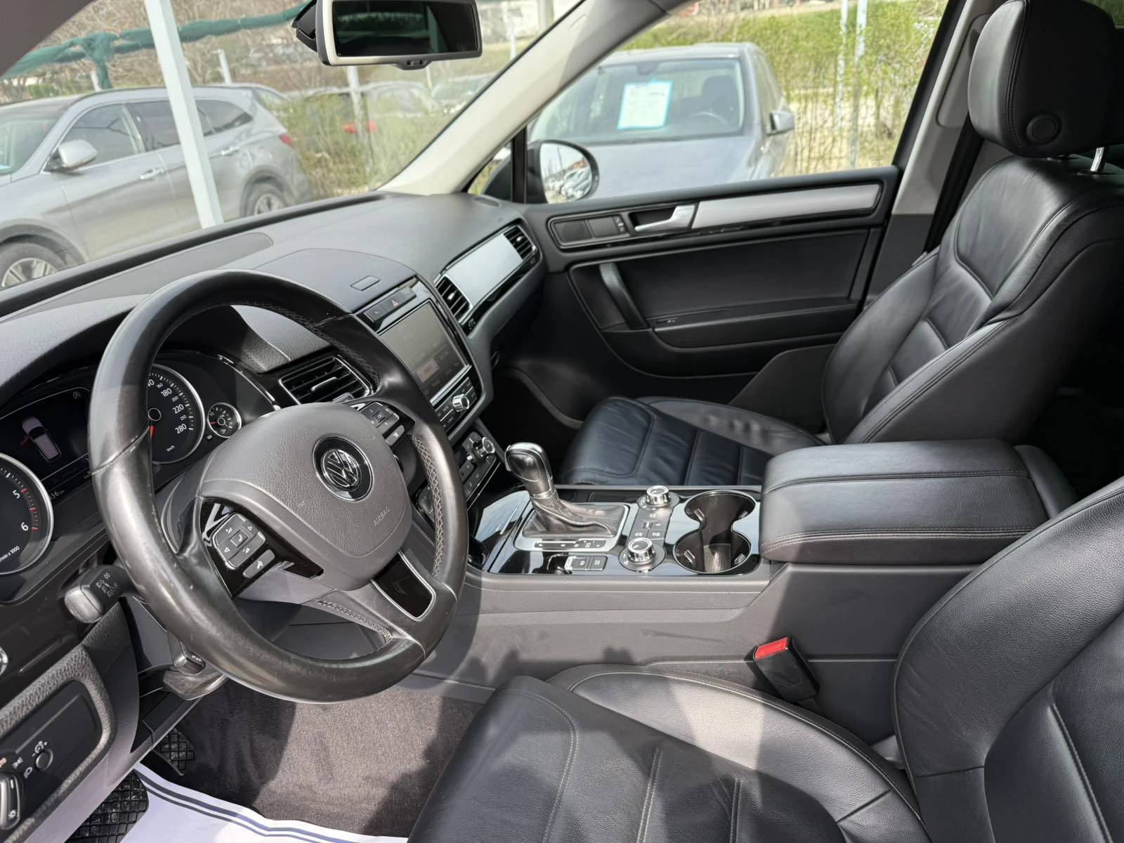 VW Touareg 3.0TDI 245к.с., снимка 9 - Автомобили и джипове - 54667462