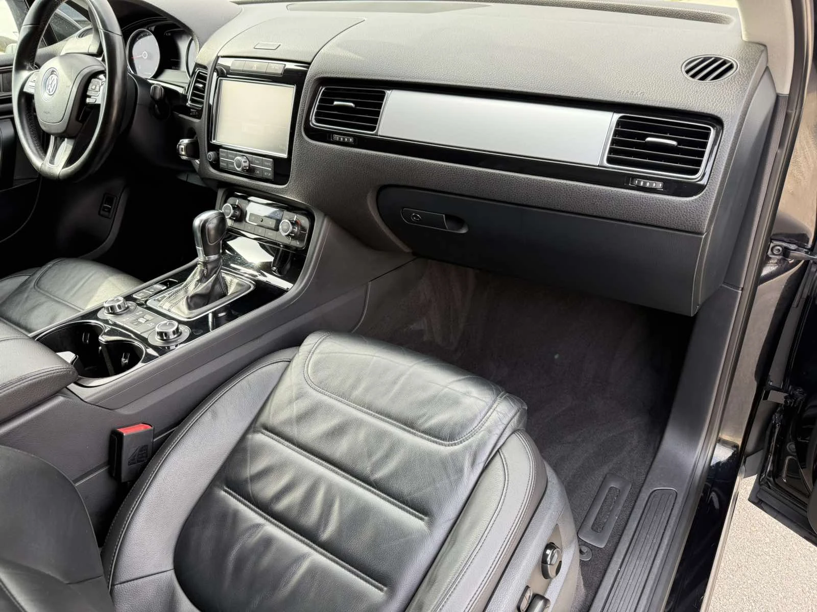 VW Touareg 3.0TDI 245к.с., снимка 11 - Автомобили и джипове - 54667462