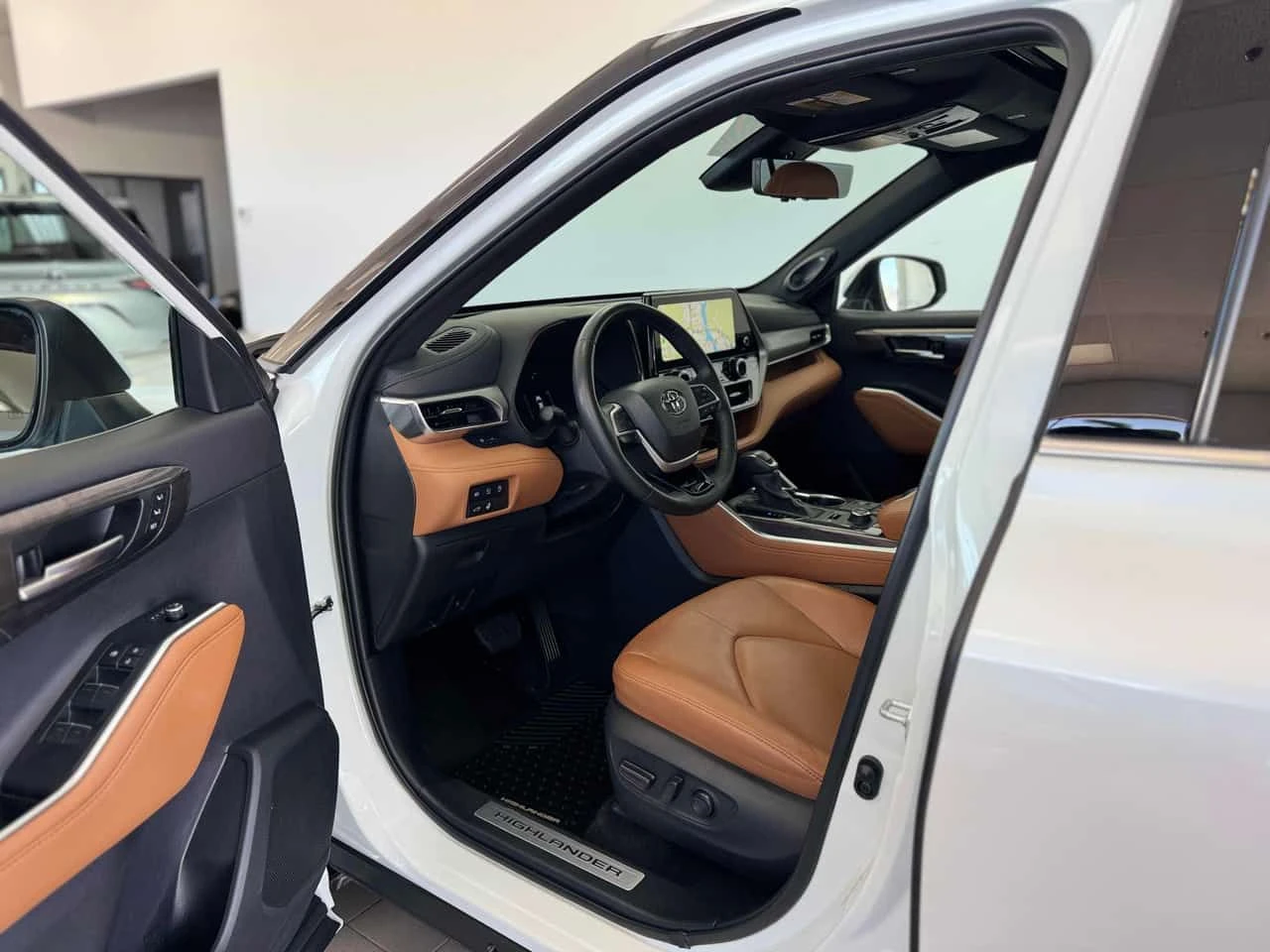 Toyota Highlander Limited AWD| 360| ПАНОРАМА| ПОДГРЕВИ| ОБДУХ| CARFX, снимка 9 - Автомобили и джипове - 54683721