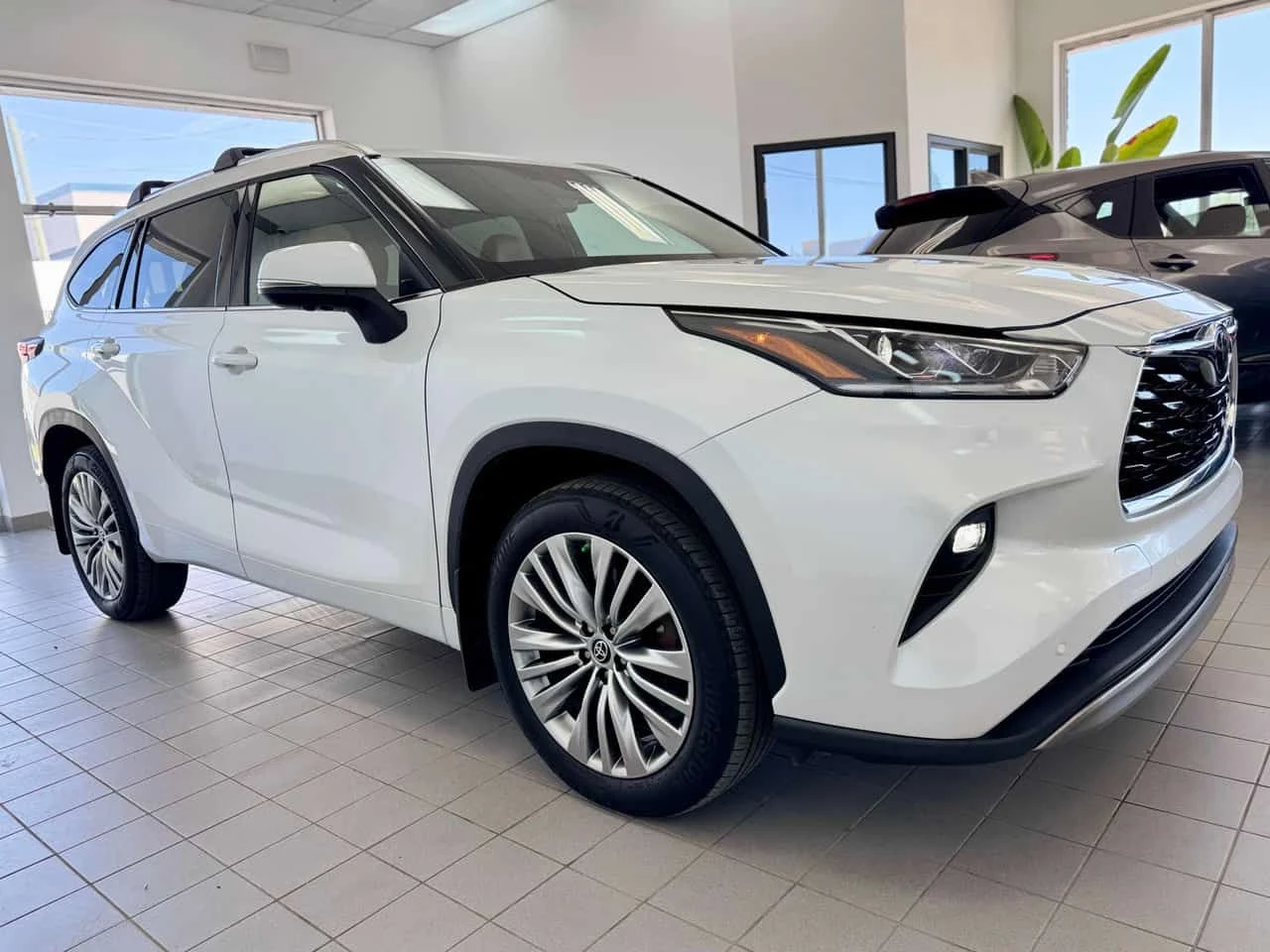 Toyota Highlander Limited AWD| 360| ПАНОРАМА| ПОДГРЕВИ| ОБДУХ| CARFX, снимка 3 - Автомобили и джипове - 54683721