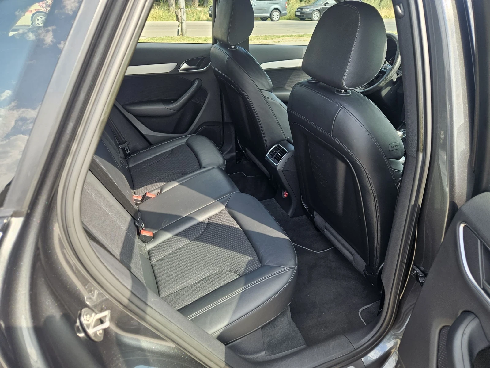 Audi Q3 2.0 tdi 140 k.c. S-LINE, снимка 11 - Автомобили и джипове - 55455569