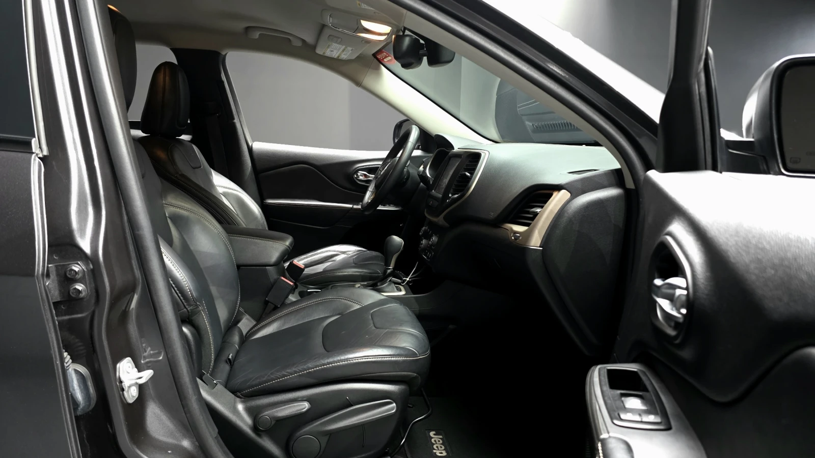 Jeep Cherokee 3.2* ПОДГРЕВ ВОЛАН* КРАЙНА ЦЕНА, снимка 11 - Автомобили и джипове - 55594787