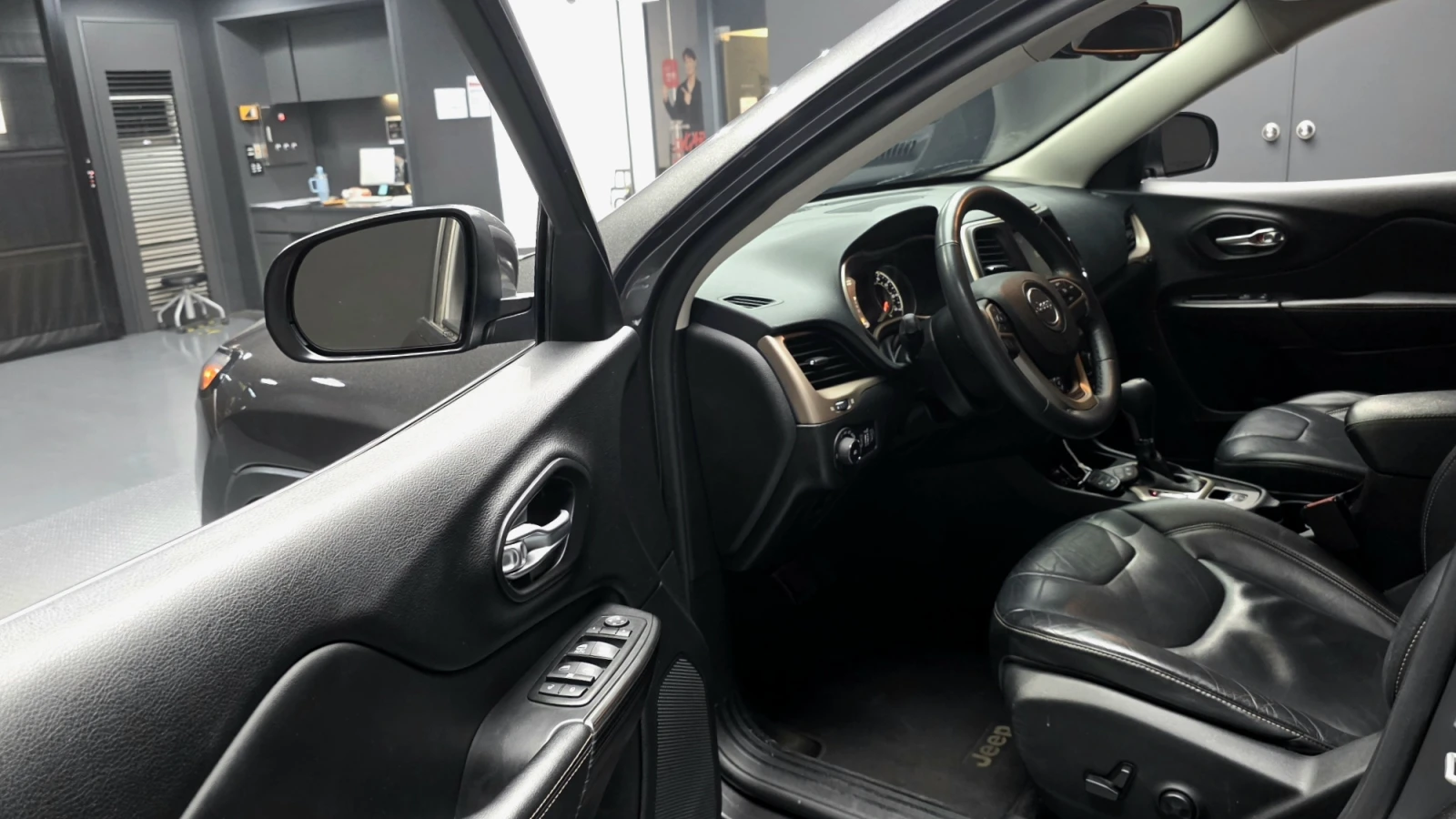 Jeep Cherokee 3.2* ПОДГРЕВ ВОЛАН* КРАЙНА ЦЕНА, снимка 10 - Автомобили и джипове - 55594787
