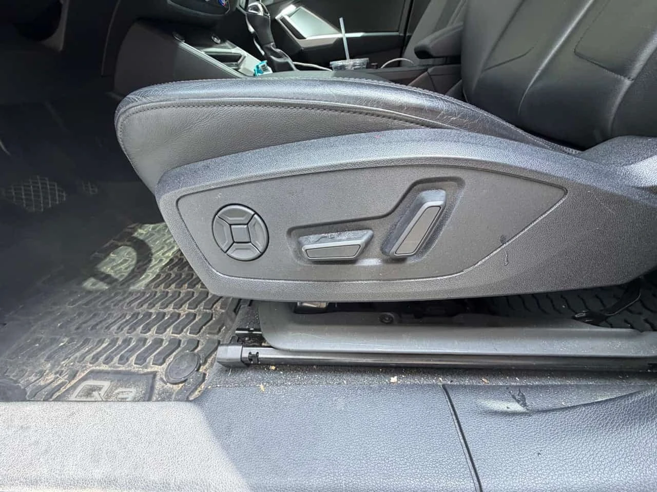 Audi Q3 * Komfort * CARFAX * ОПЦИЯ ЗА ФИНАНСИРАНЕ * , снимка 16 - Автомобили и джипове - 55731083