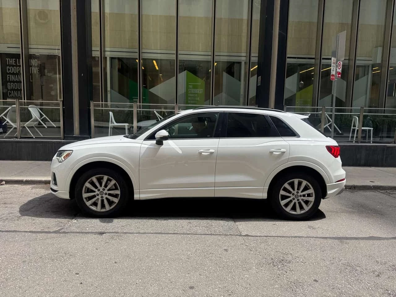 Audi Q3 * Komfort * CARFAX * ОПЦИЯ ЗА ФИНАНСИРАНЕ * , снимка 2 - Автомобили и джипове - 55731083
