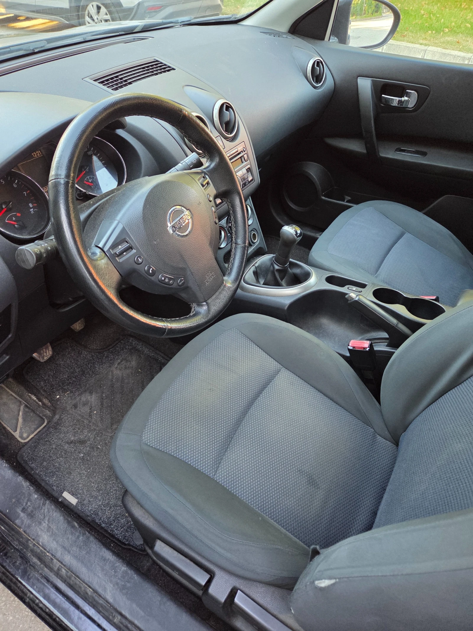 Nissan Qashqai, снимка 6 - Автомобили и джипове - 56039389