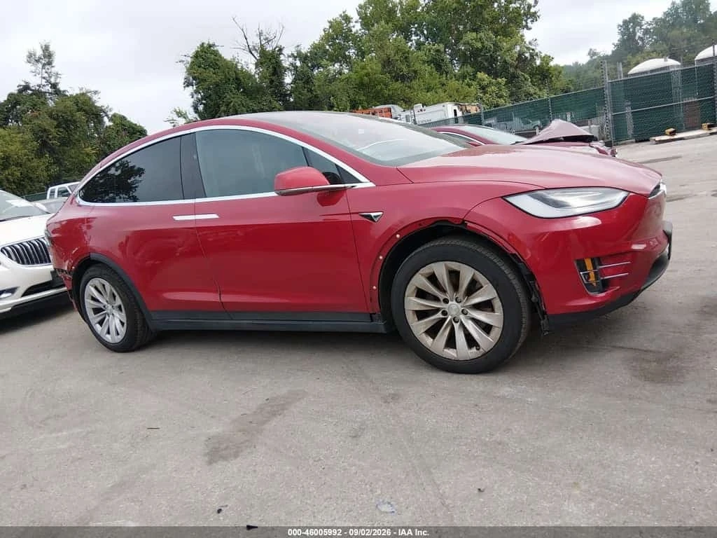 Tesla Model X LONG RANGE DUL AMOTOR ALL WHEEL DRIVE/LONG RANGE, снимка 13 - Автомобили и джипове - 56208132