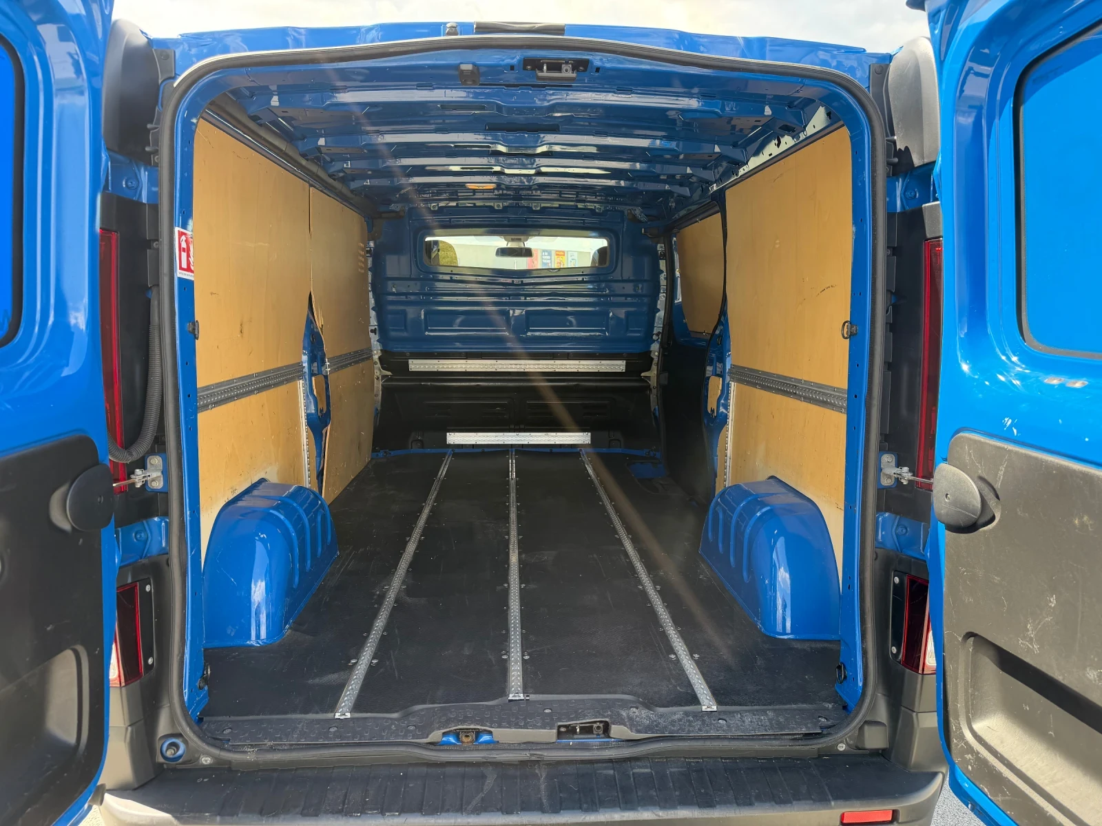 Renault Trafic, снимка 8 - Бусове и автобуси - 54429910