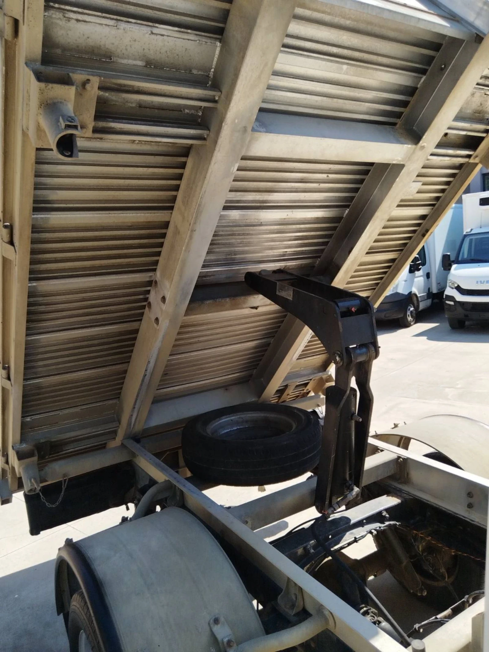 Iveco 35c13 7места швейцарски, снимка 11 - Бусове и автобуси - 54854080