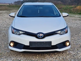 Toyota Auris 1.8/Обслужен/SWISS TREND/KEYLESS/КОЖА/Подгрев/Кам., снимка 2