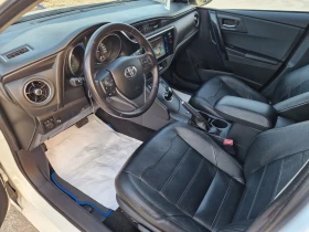 Toyota Auris 1.8/Обслужен/SWISS TREND/KEYLESS/КОЖА/Подгрев/Кам., снимка 9