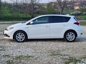 Toyota Auris 1.8/Обслужен/SWISS TREND/KEYLESS/КОЖА/Подгрев/Кам., снимка 8