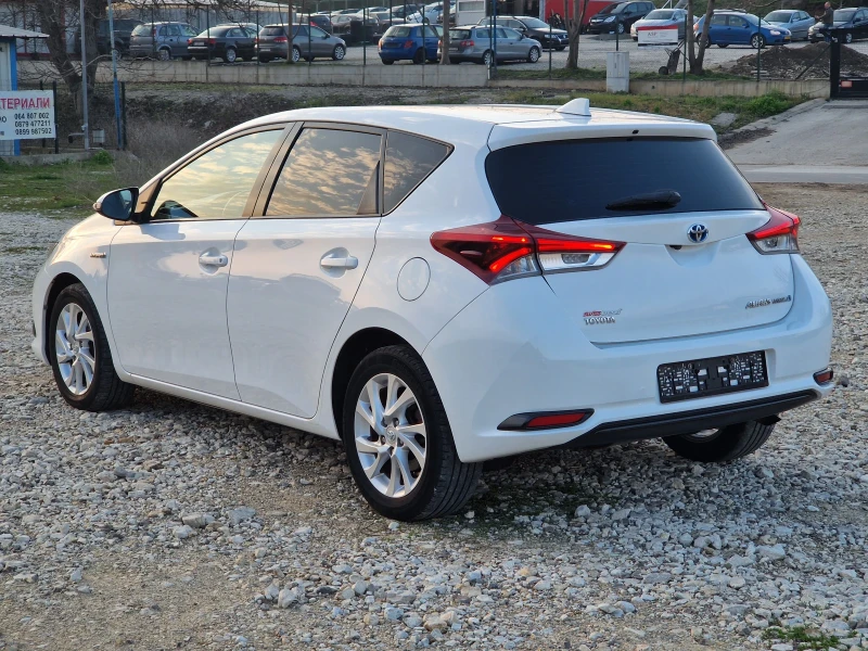 Toyota Auris 1.8/Обслужен/SWISS TREND/KEYLESS/КОЖА/Подгрев/Кам., снимка 7 - Автомобили и джипове - 49718301