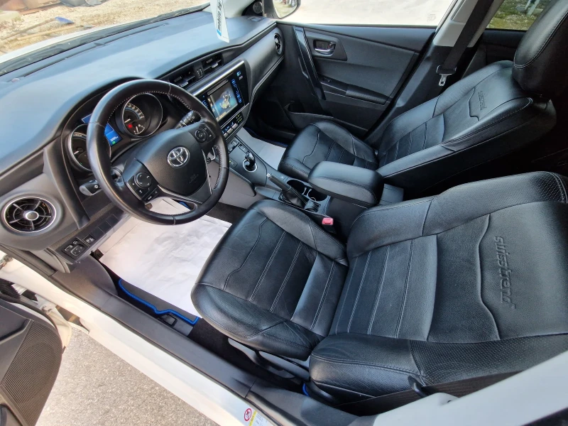 Toyota Auris 1.8/Обслужен/SWISS TREND/KEYLESS/КОЖА/Подгрев/Кам., снимка 10 - Автомобили и джипове - 49718301