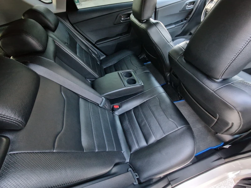 Toyota Auris 1.8/Обслужен/SWISS TREND/KEYLESS/КОЖА/Подгрев/Кам., снимка 13 - Автомобили и джипове - 49718301