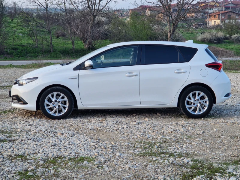 Toyota Auris 1.8/Обслужен/SWISS TREND/KEYLESS/КОЖА/Подгрев/Кам., снимка 8 - Автомобили и джипове - 49718301