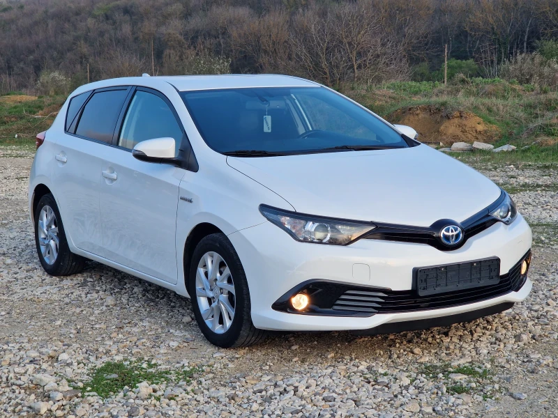 Toyota Auris 1.8/Обслужен/SWISS TREND/KEYLESS/КОЖА/Подгрев/Кам., снимка 3 - Автомобили и джипове - 49718301