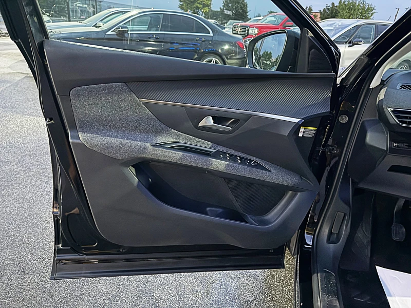 Peugeot 3008 PureTech Active-Distronik-Led-157749km-Сервизна Кн, снимка 8 - Автомобили и джипове - 51672979