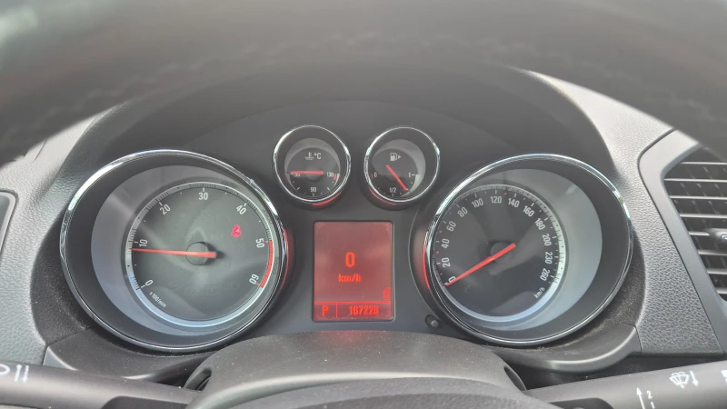 Opel Insignia 2.0 CDTI, снимка 10 - Автомобили и джипове - 52041807