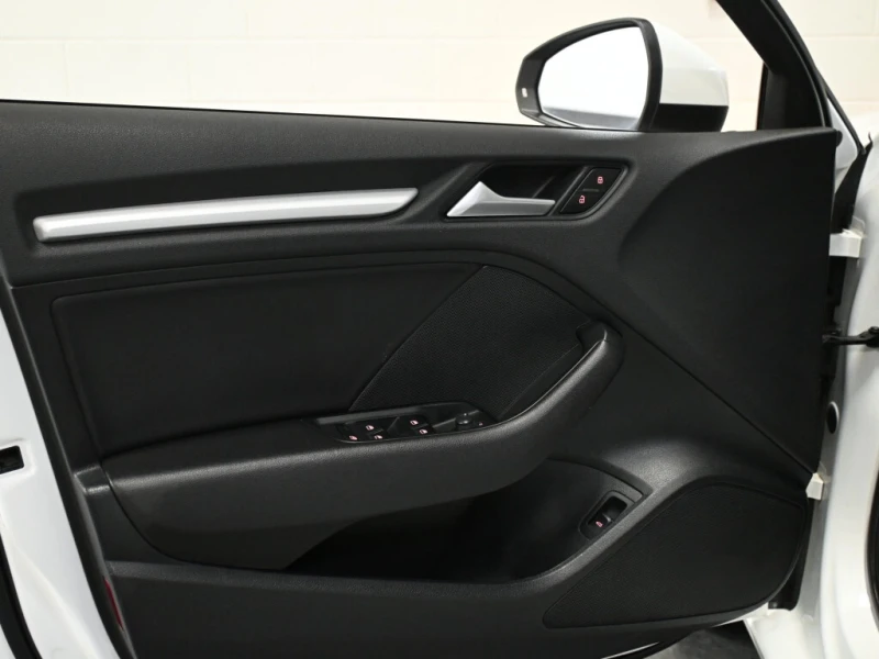 Audi A3 * No Accident Sunroof Heated Seats Push Button Sta, снимка 11 - Автомобили и джипове - 52827443