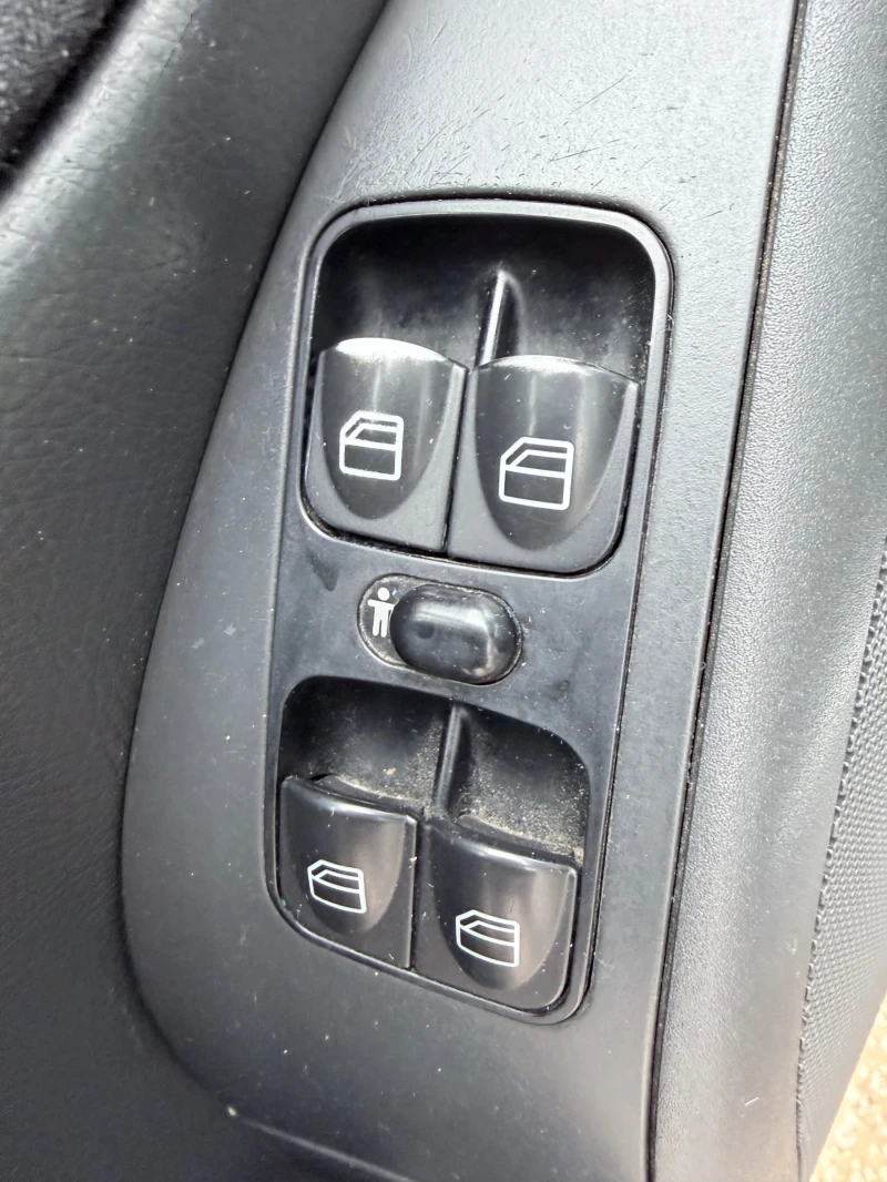 Mercedes-Benz C 220 Много подържан и здрав Автомобил, снимка 10 - Автомобили и джипове - 53389769