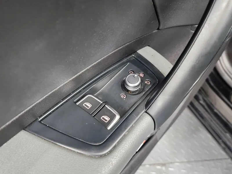 Audi A1 1.6 TDI, снимка 15 - Автомобили и джипове - 54125154