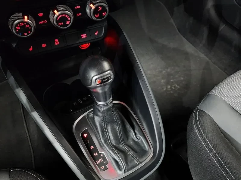 Audi A1 1.6 TDI, снимка 9 - Автомобили и джипове - 54125154