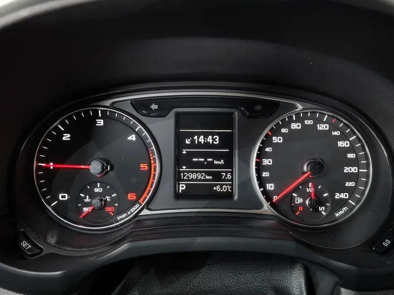 Audi A1 1.6 TDI, снимка 8 - Автомобили и джипове - 54125154