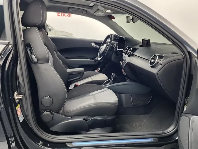 Audi A1 1.6 TDI, снимка 11 - Автомобили и джипове - 54125154