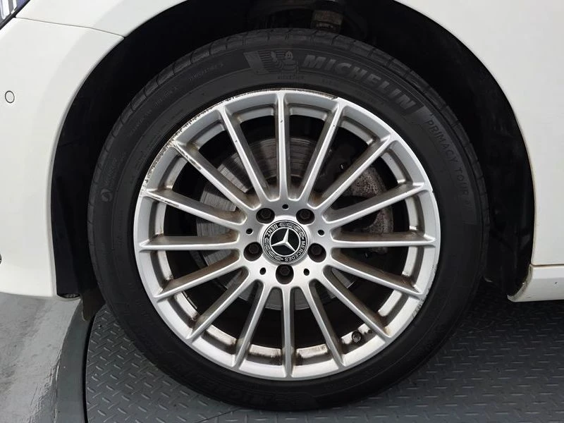 Mercedes-Benz E 250 2.0 Automatic, снимка 5 - Автомобили и джипове - 55838319