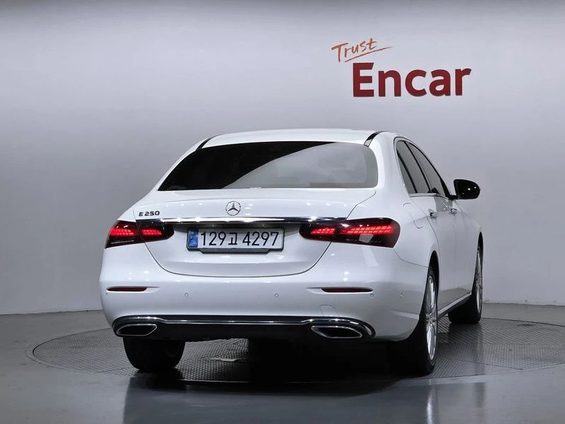 Mercedes-Benz E 250 2.0 Automatic, снимка 4 - Автомобили и джипове - 55838319