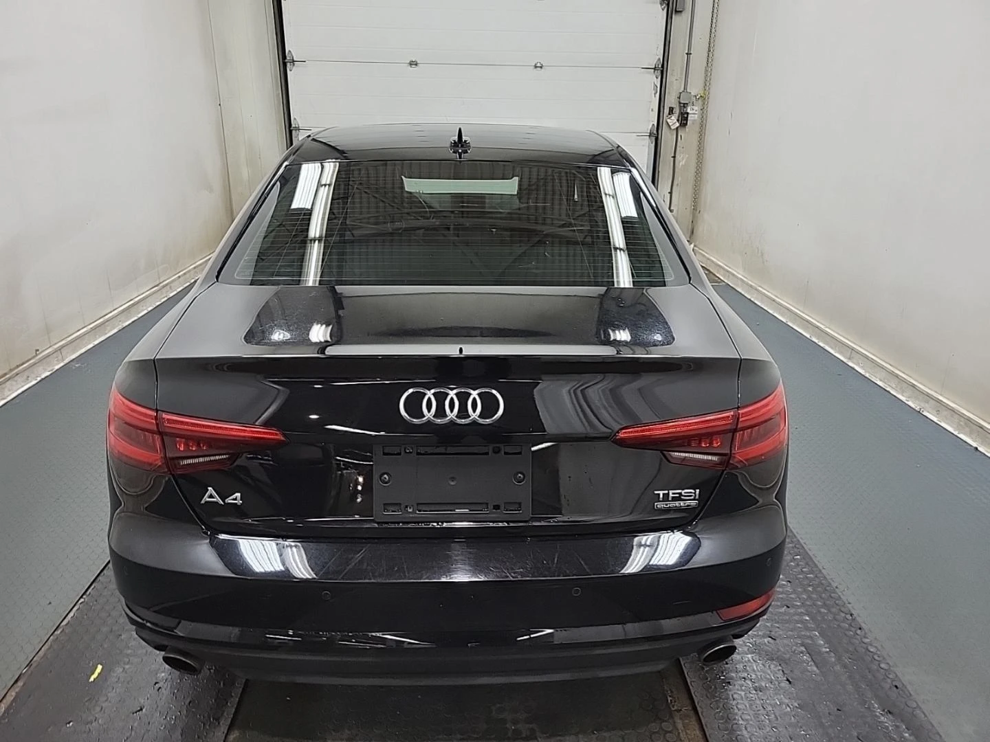 Audi A4 2.0L TFSI QUATTRO  - изображение 4