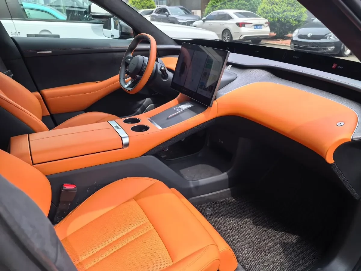 Xiaomi YU7, снимка 8 - Автомобили и джипове - 54043913