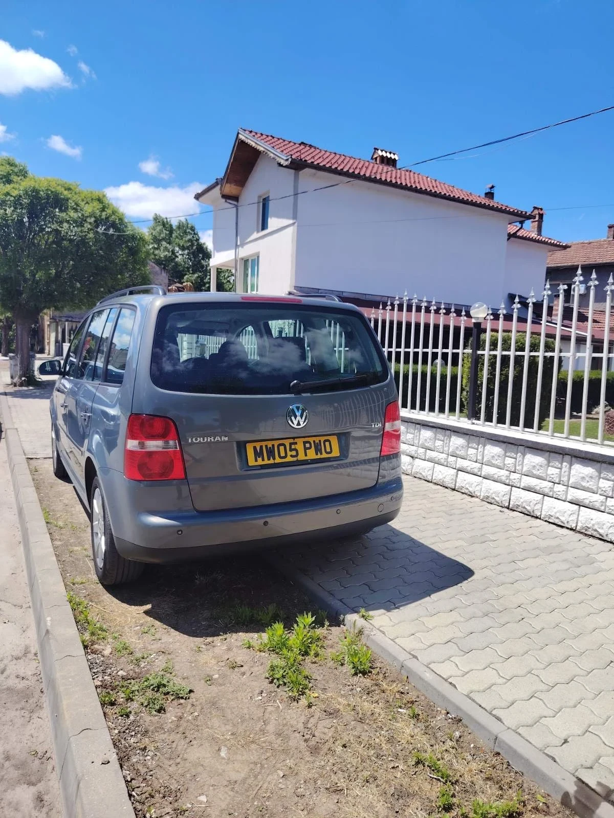 VW Touran 2.0TDI 140 6 СКОРОСТИ ВНОС ОТ АНГЛИЯ, снимка 3 - Автомобили и джипове - 54596888